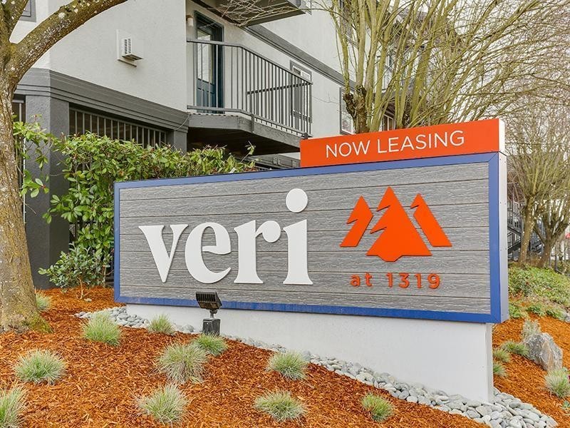 1319 Se Ellsworth Rd - Photo 7 of 23