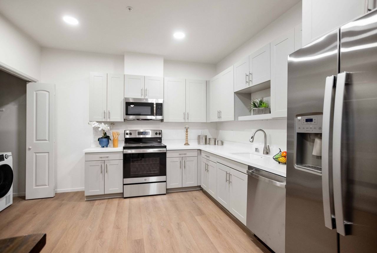 Cove Apartments - Photo 6 of 28