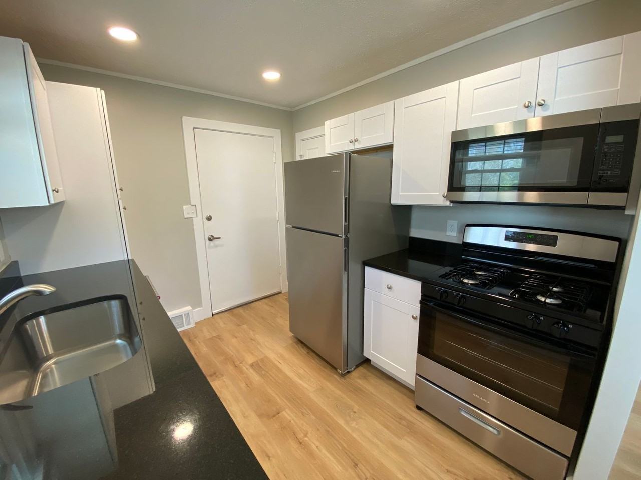 2209 N 38th Ave - Photo 4 of 15
