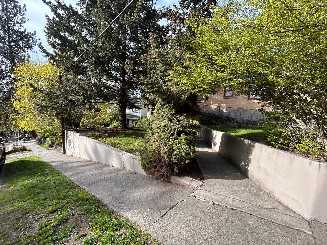 1007 S Lincoln St - Photo 3 of 15