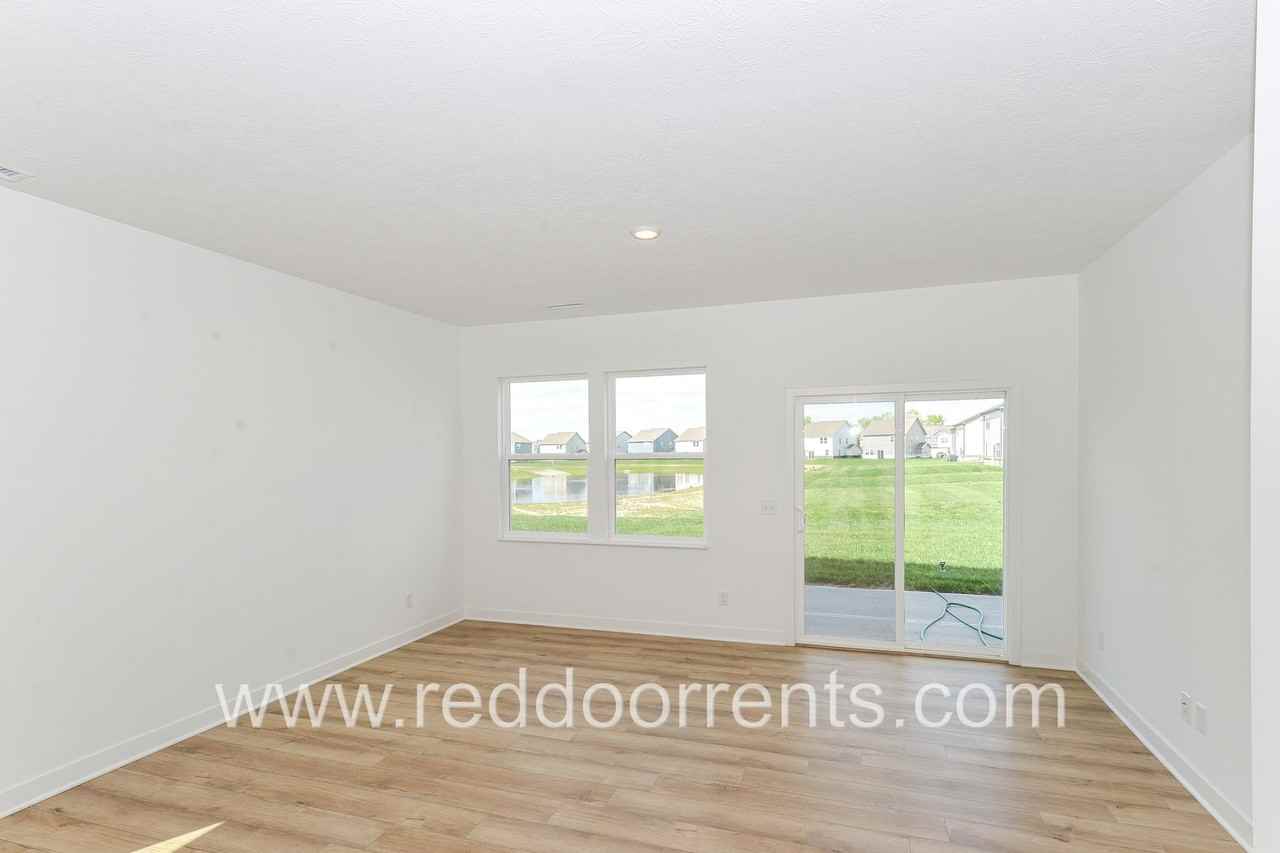 1564 Mitis St - Photo 2 of 28