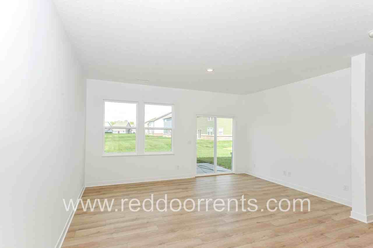 1564 Mitis St - Photo 3 of 28