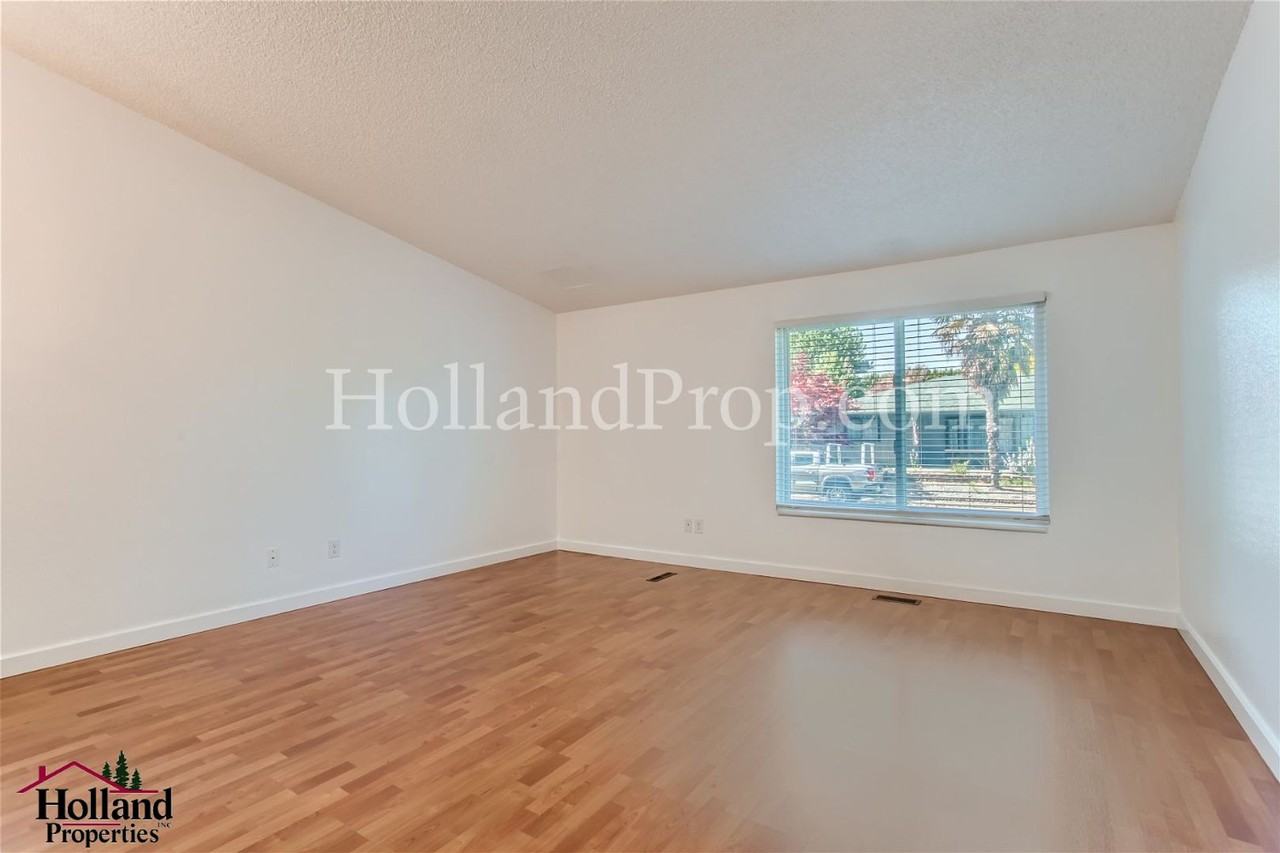 1664 Se Dowery Ln - Photo 3 of 15