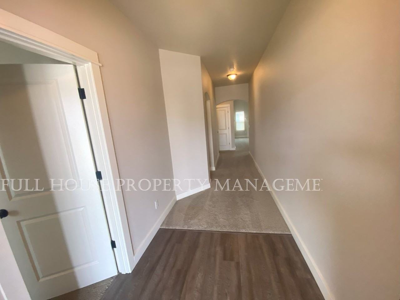 908 Pennington Ct - Photo 2 of 26