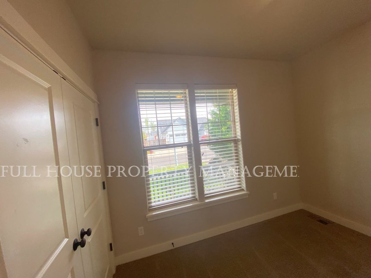 908 Pennington Ct - Photo 3 of 26