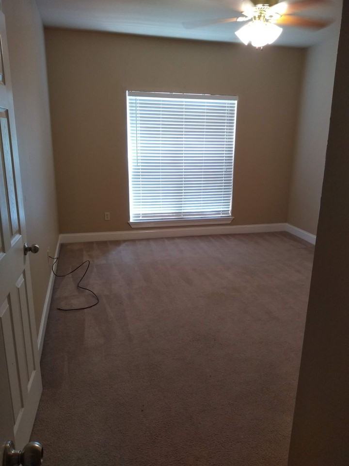 301 Penny Ln - Photo 6 of 11