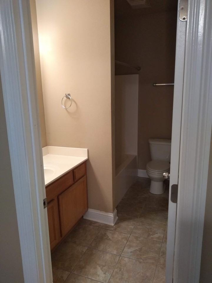 301 Penny Ln - Photo 7 of 11