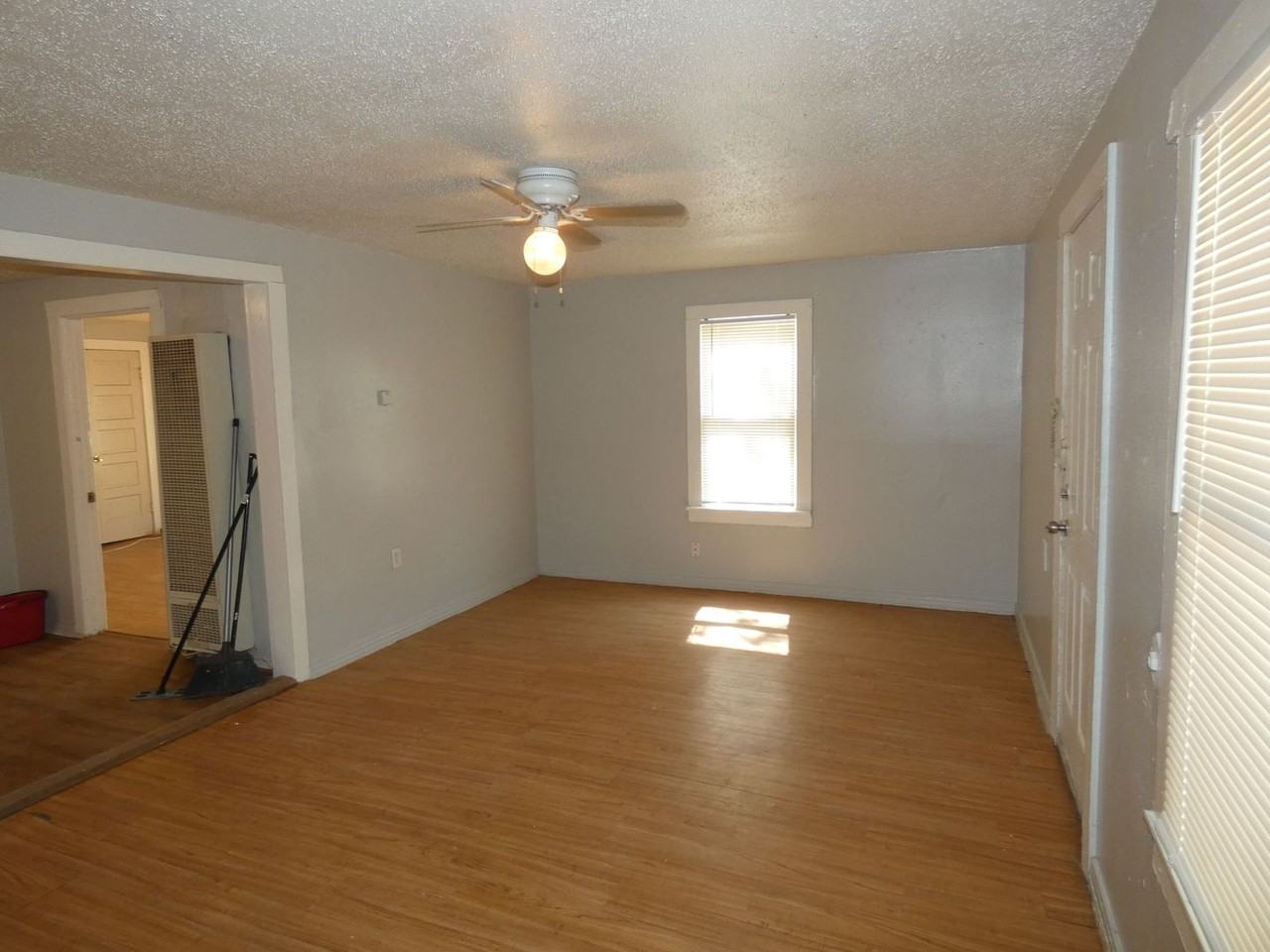 1241 Houston St - Photo 2 of 12
