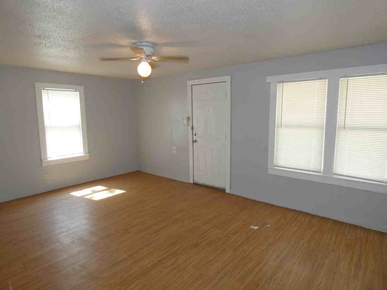 1241 Houston St - Photo 3 of 12