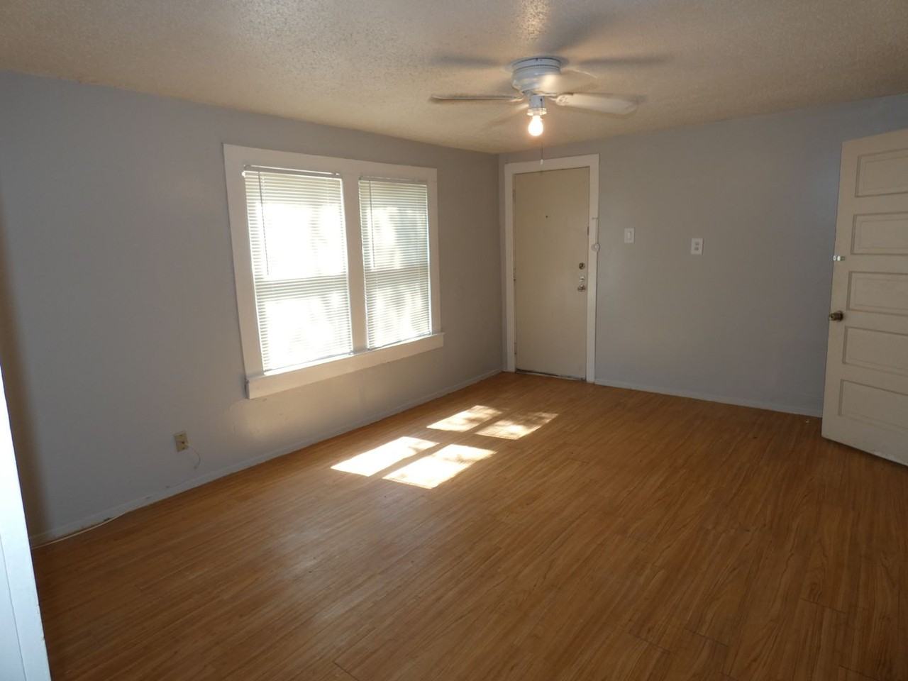 1241 Houston St - Photo 7 of 12