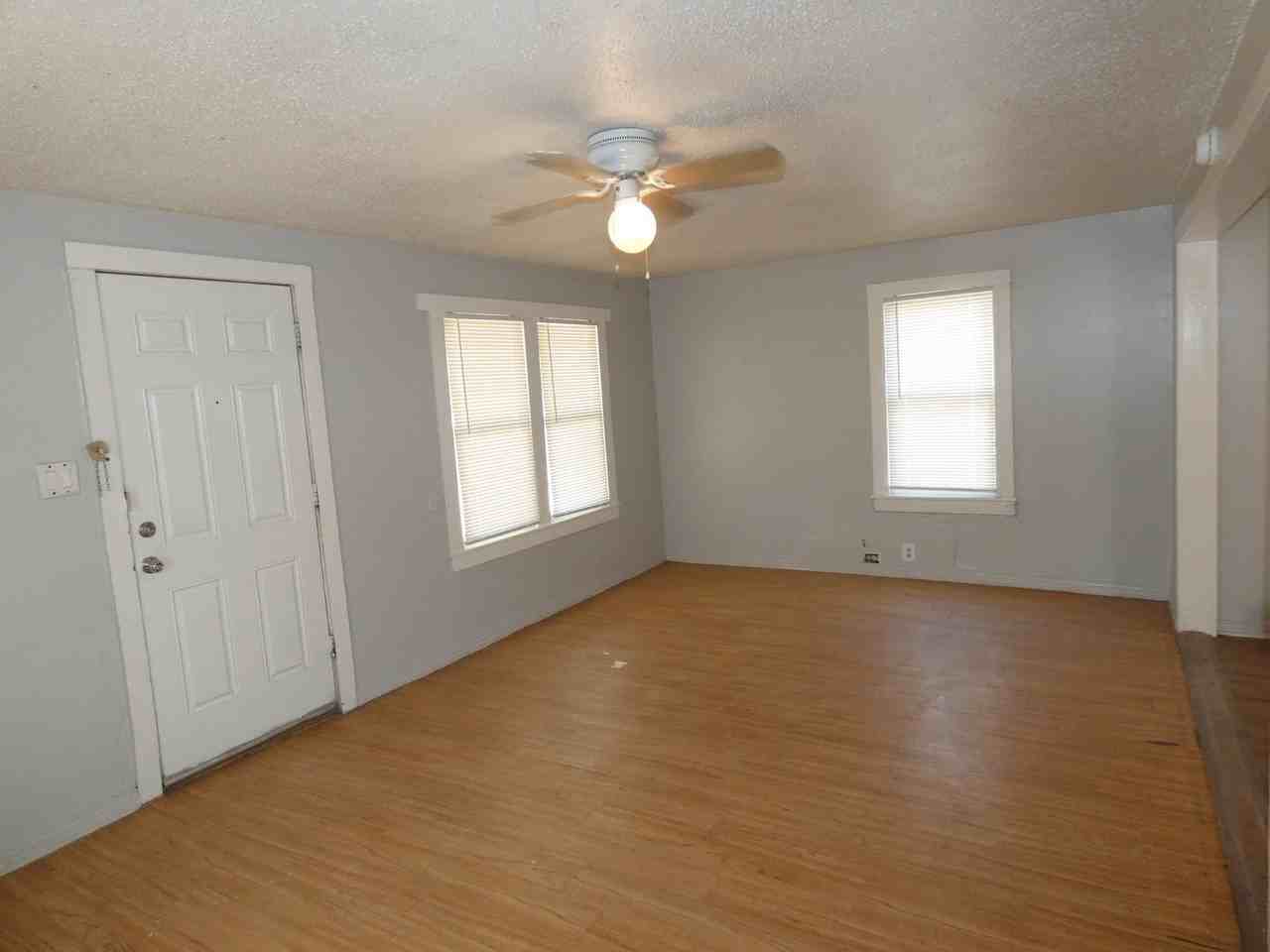 1241 Houston St - Photo 4 of 12