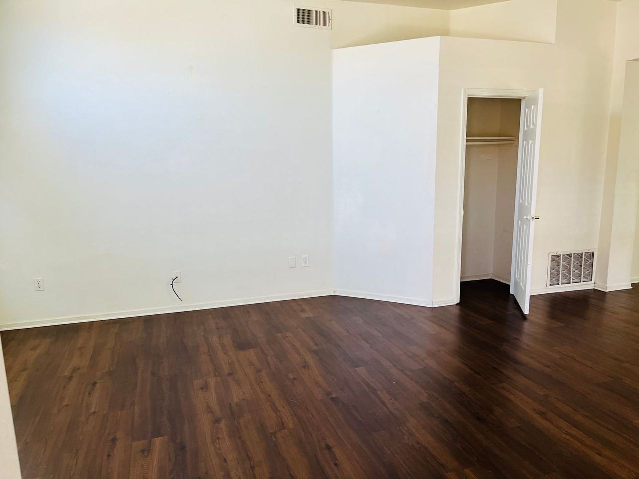 8480 Camino Vista Way - Photo 3 of 13