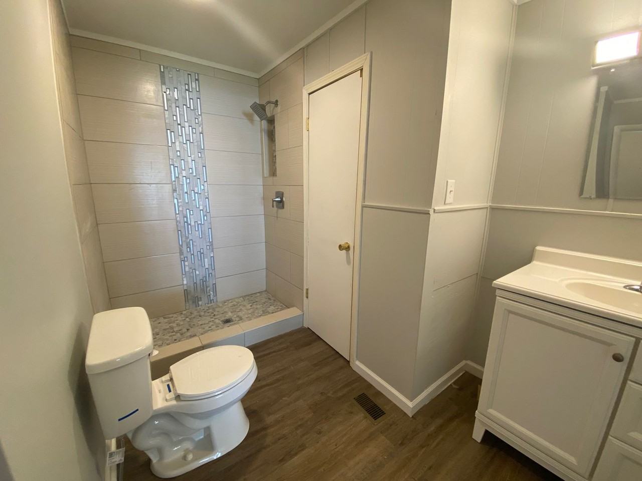 313 Hale St - Photo 3 of 13