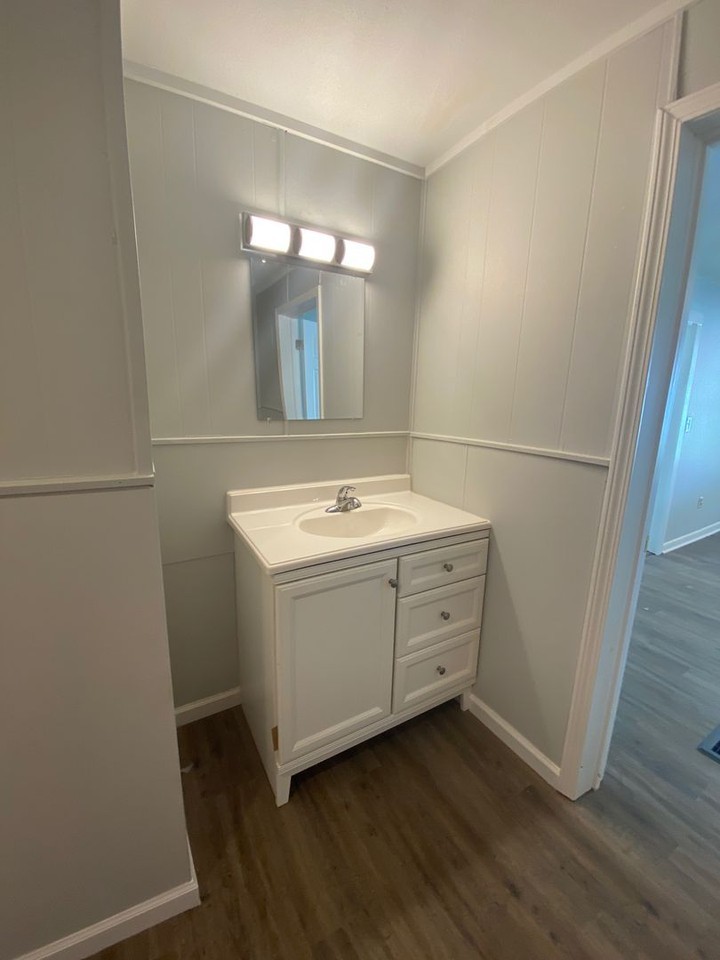 313 Hale St - Photo 4 of 13