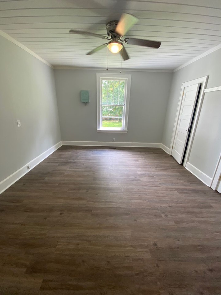 313 Hale St - Photo 6 of 13