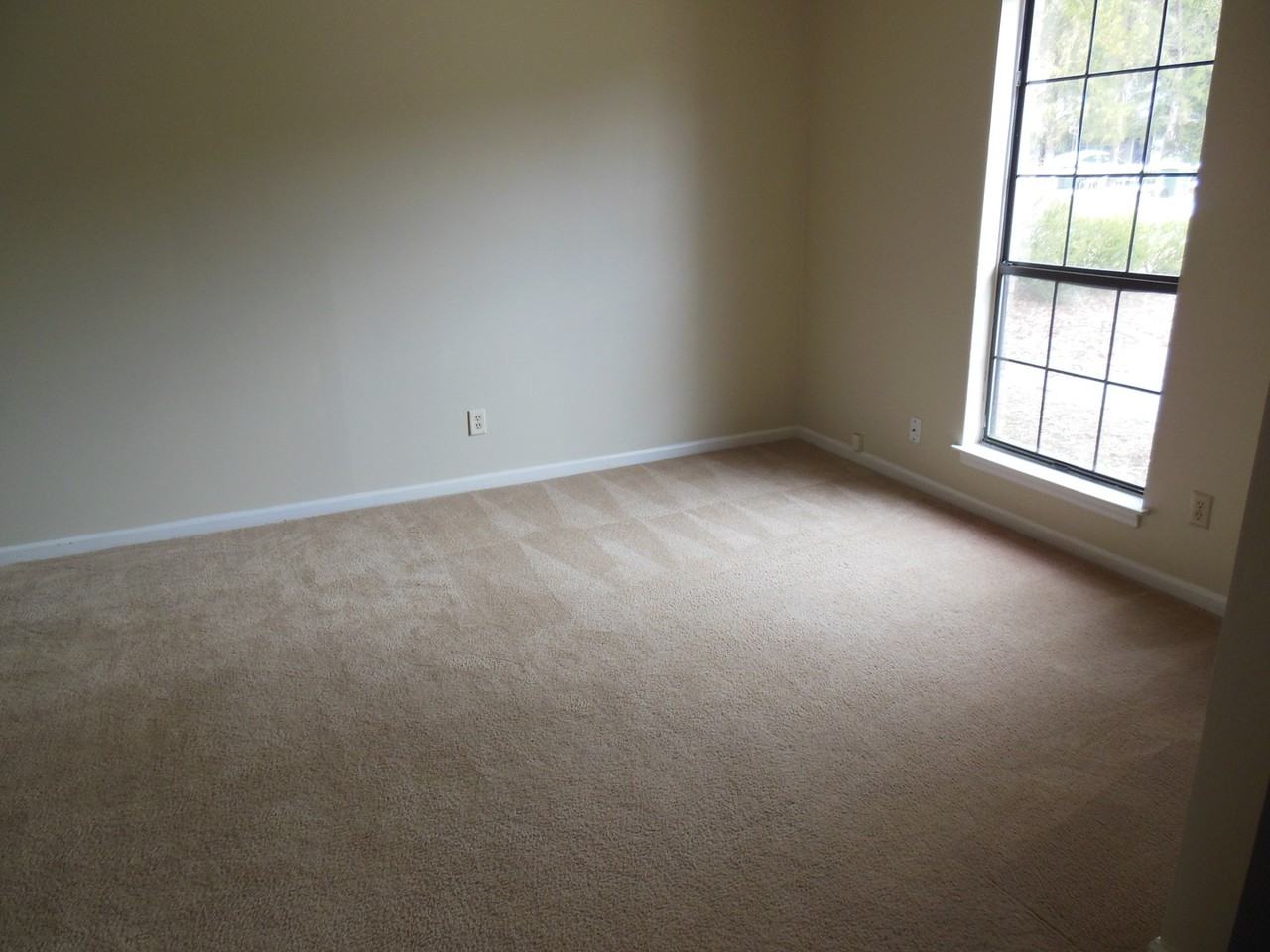 260 Garden Cir - Photo 2 of 15
