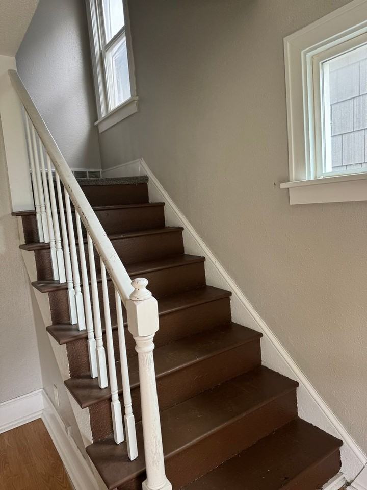 914 42nd St - Photo 4 of 9