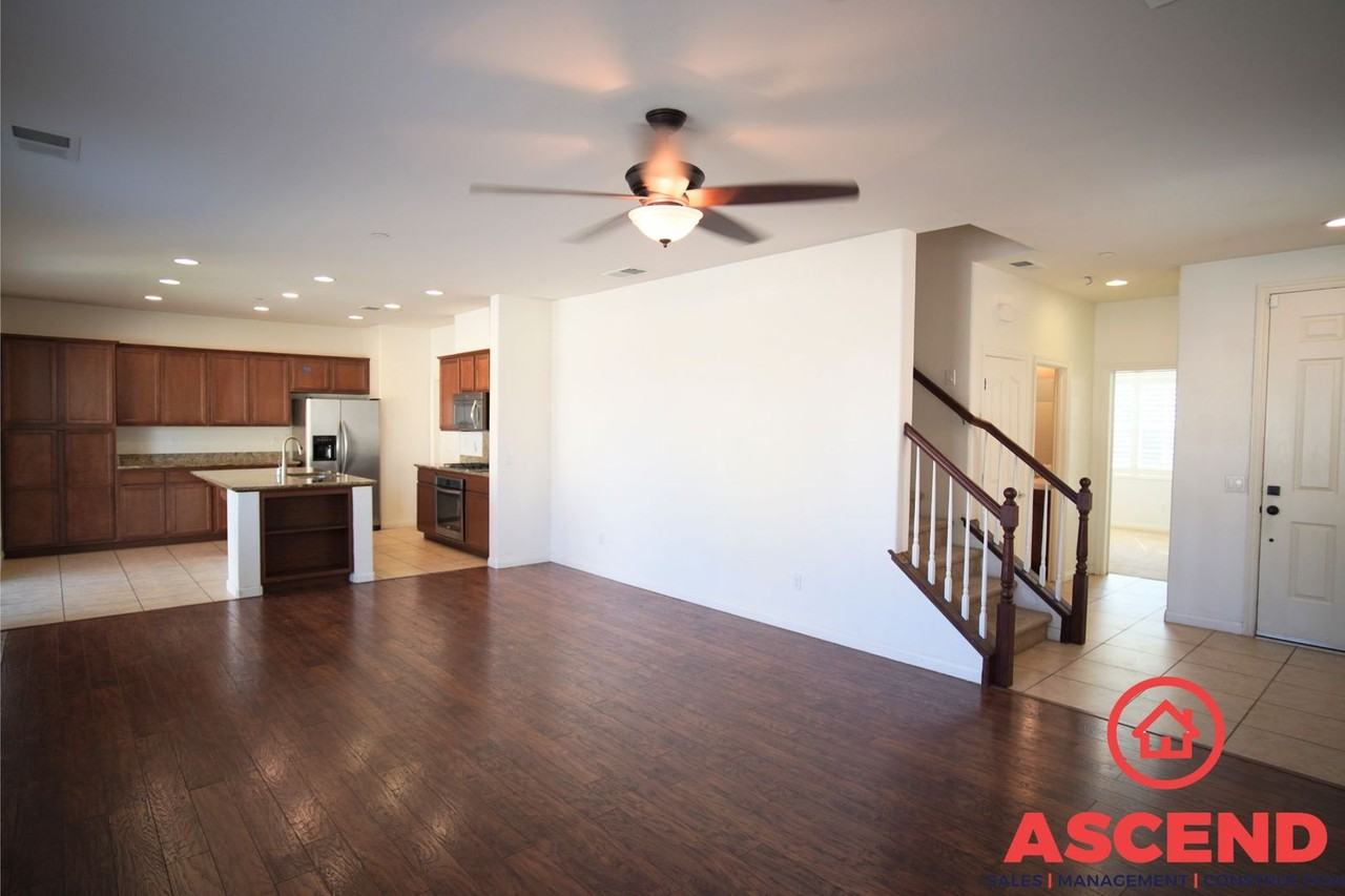 1804 Holt Rinehart Ave - Photo 2 of 9