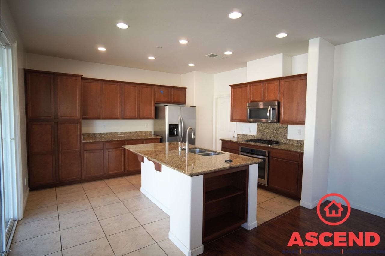 1804 Holt Rinehart Ave - Photo 3 of 9