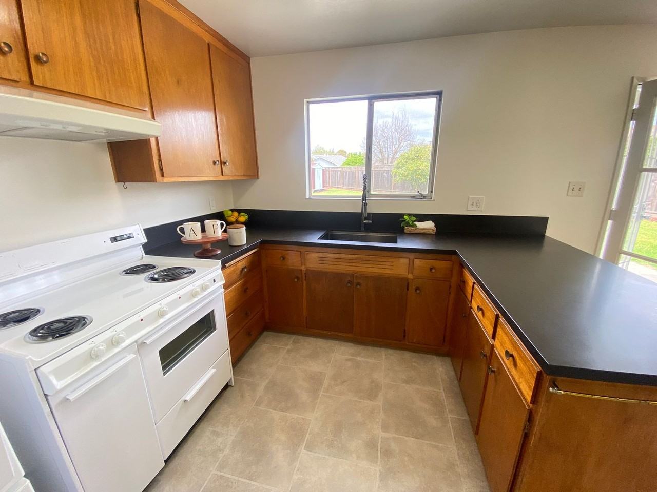 26380 Chapman Ct - Photo 3 of 17