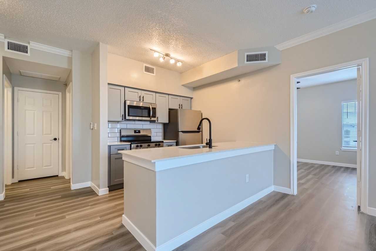 Rise Skyline - Photo 4 of 50