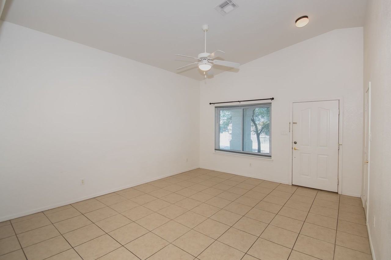 14837 E 53rd Dr - Photo 3 of 34