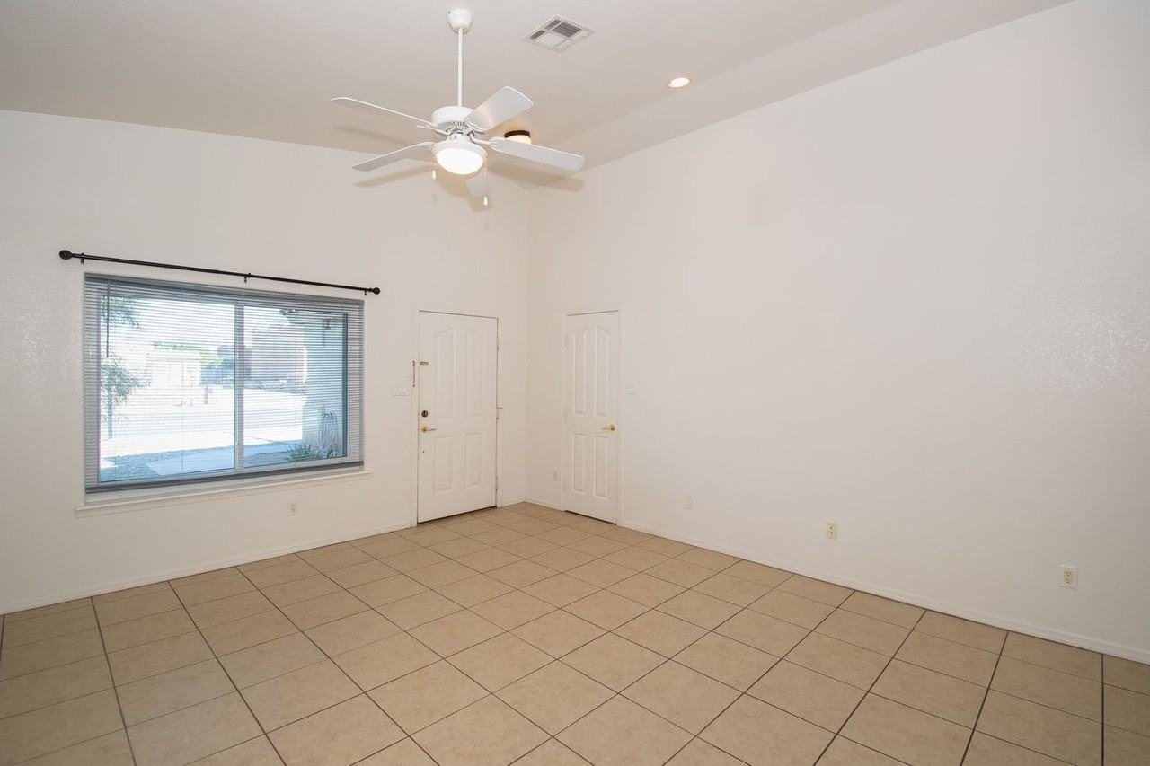 14837 E 53rd Dr - Photo 6 of 34