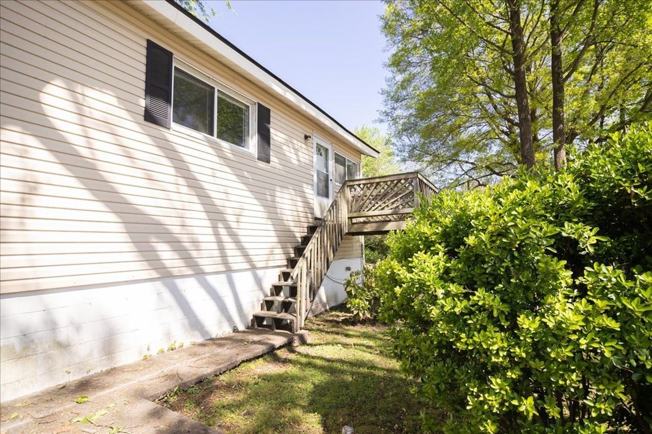 1096 Herndon St Nw #B - Photo 3 of 21