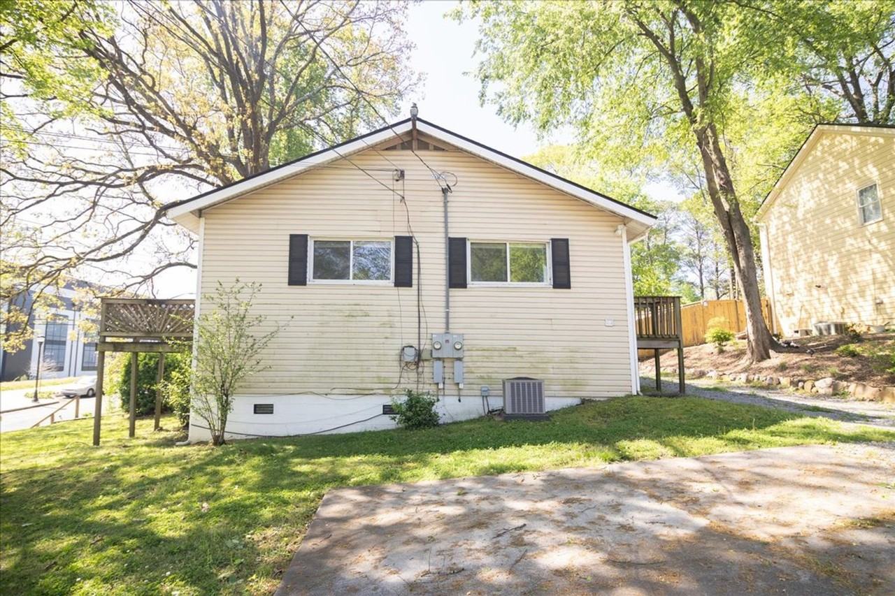 1096 Herndon St Nw #B - Photo 5 of 21