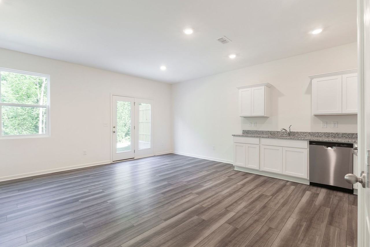 3551 Cardinal Dr Sw - Photo 3 of 22