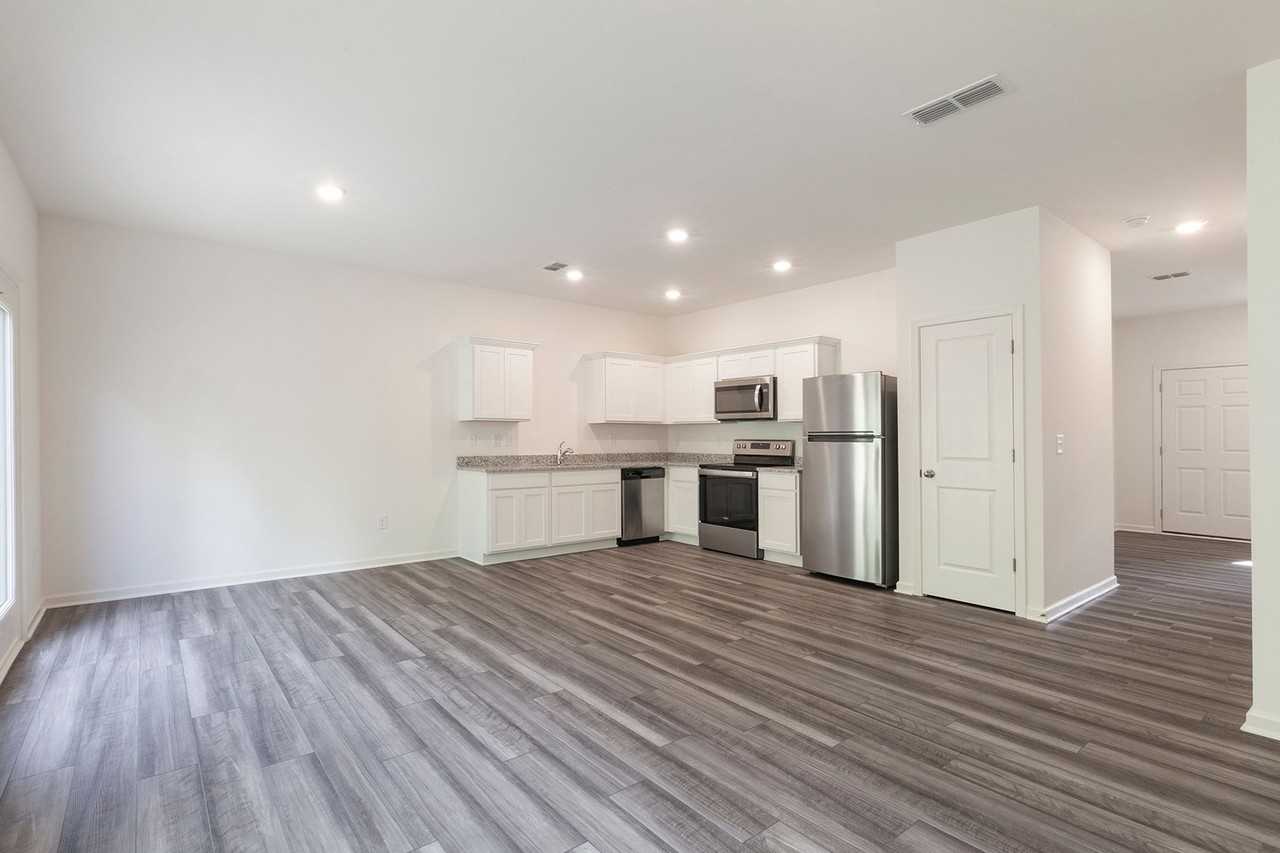 3551 Cardinal Dr Sw - Photo 4 of 22