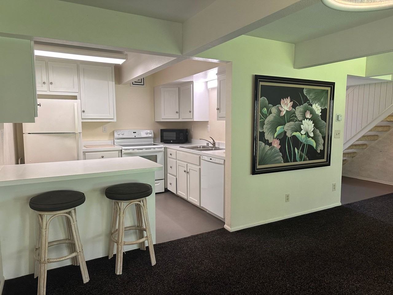 541 Kukuau St - Photo 3 of 12