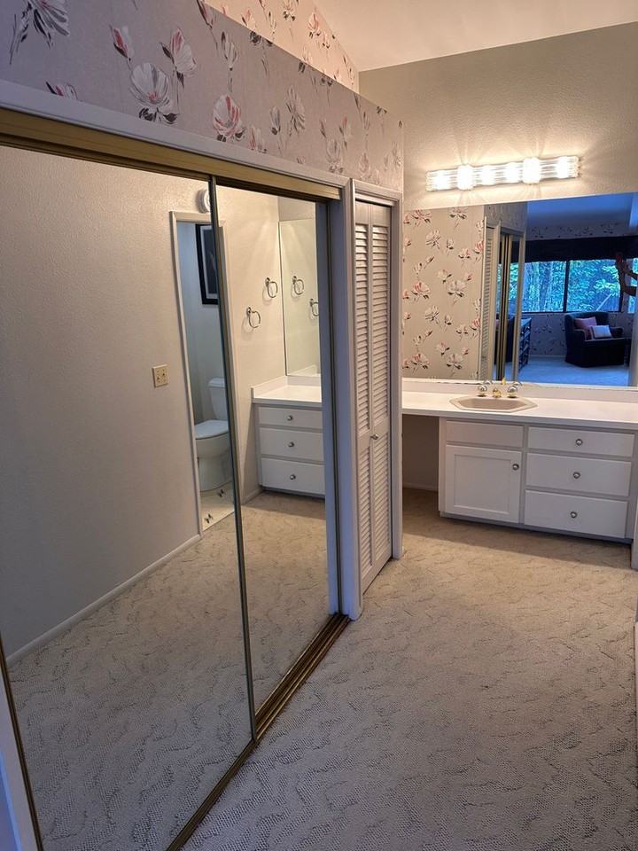 541 Kukuau St - Photo 7 of 12