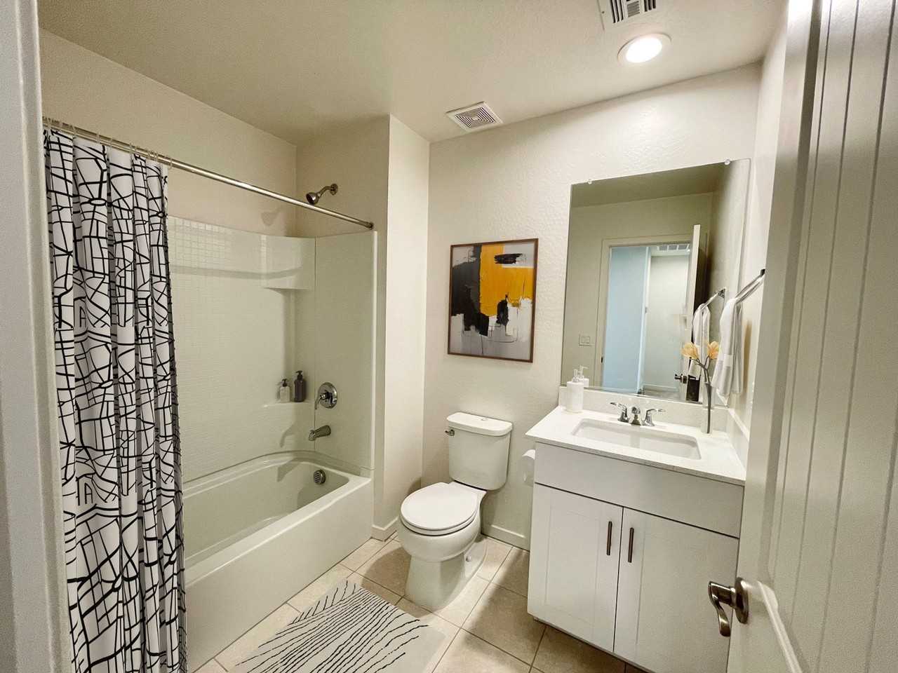 814 E Roma Ave - Photo 7 of 15