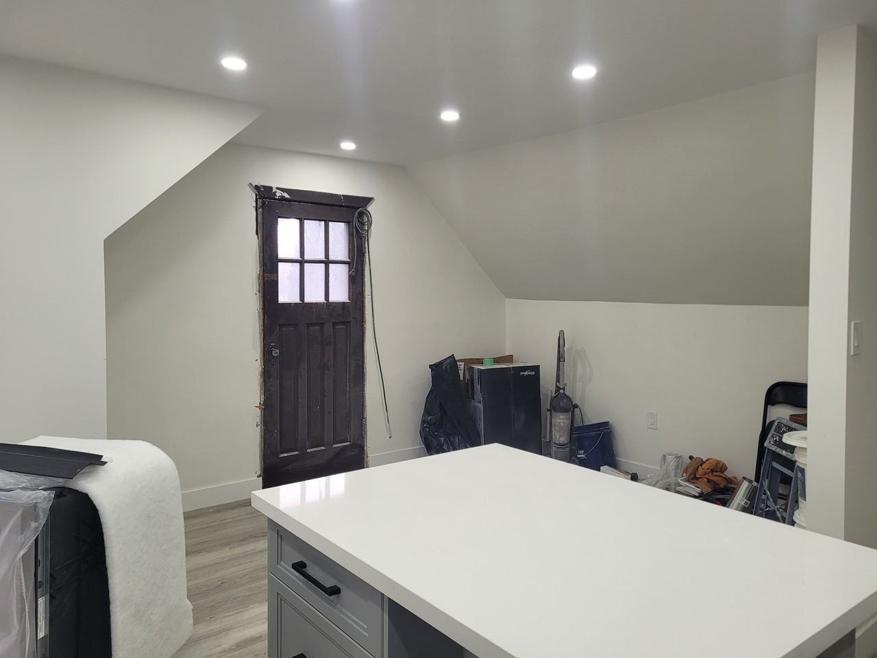 24 Ferrie Street East - Photo 4 of 18