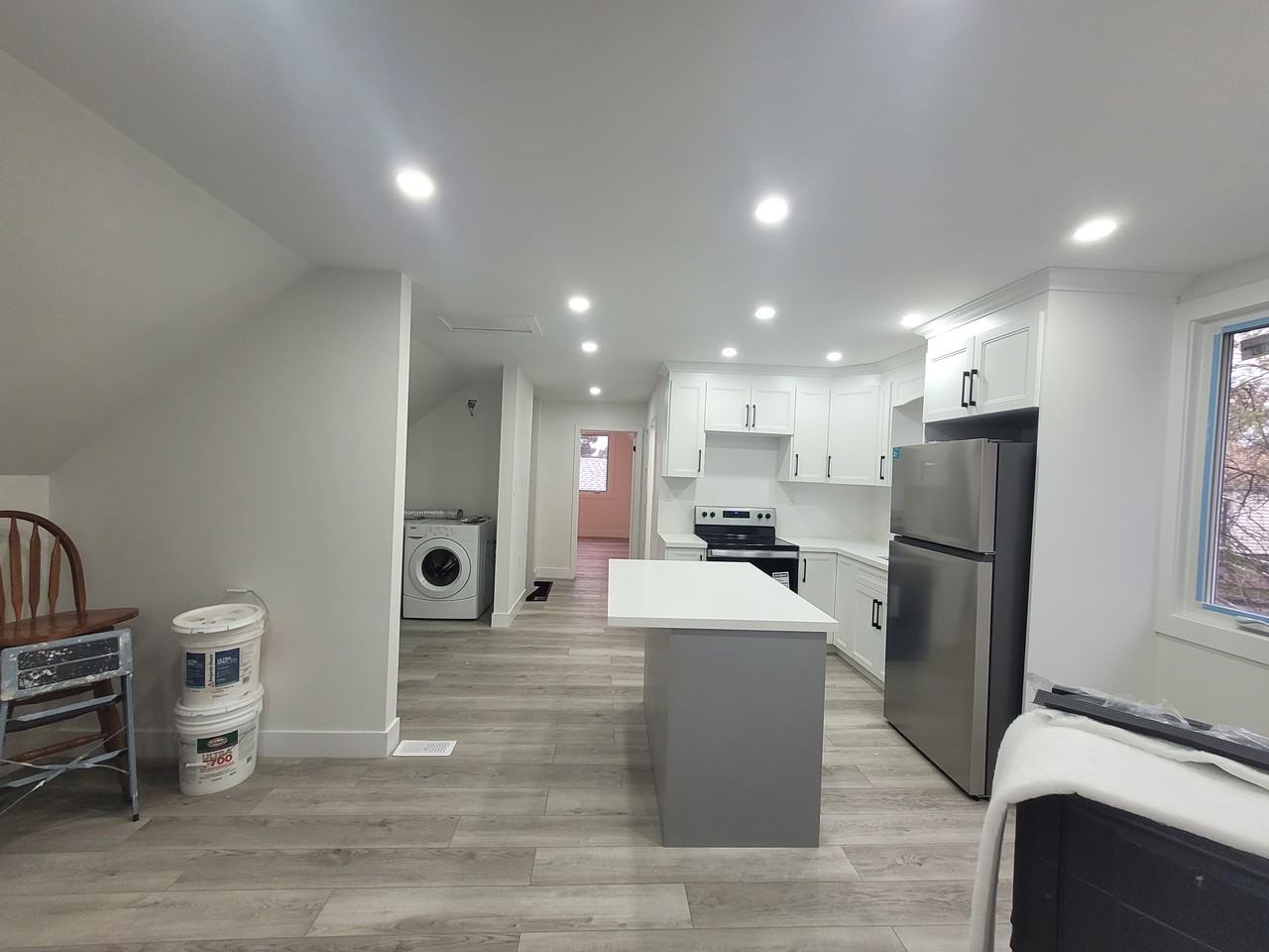 24 Ferrie Street East - Photo 3 of 18