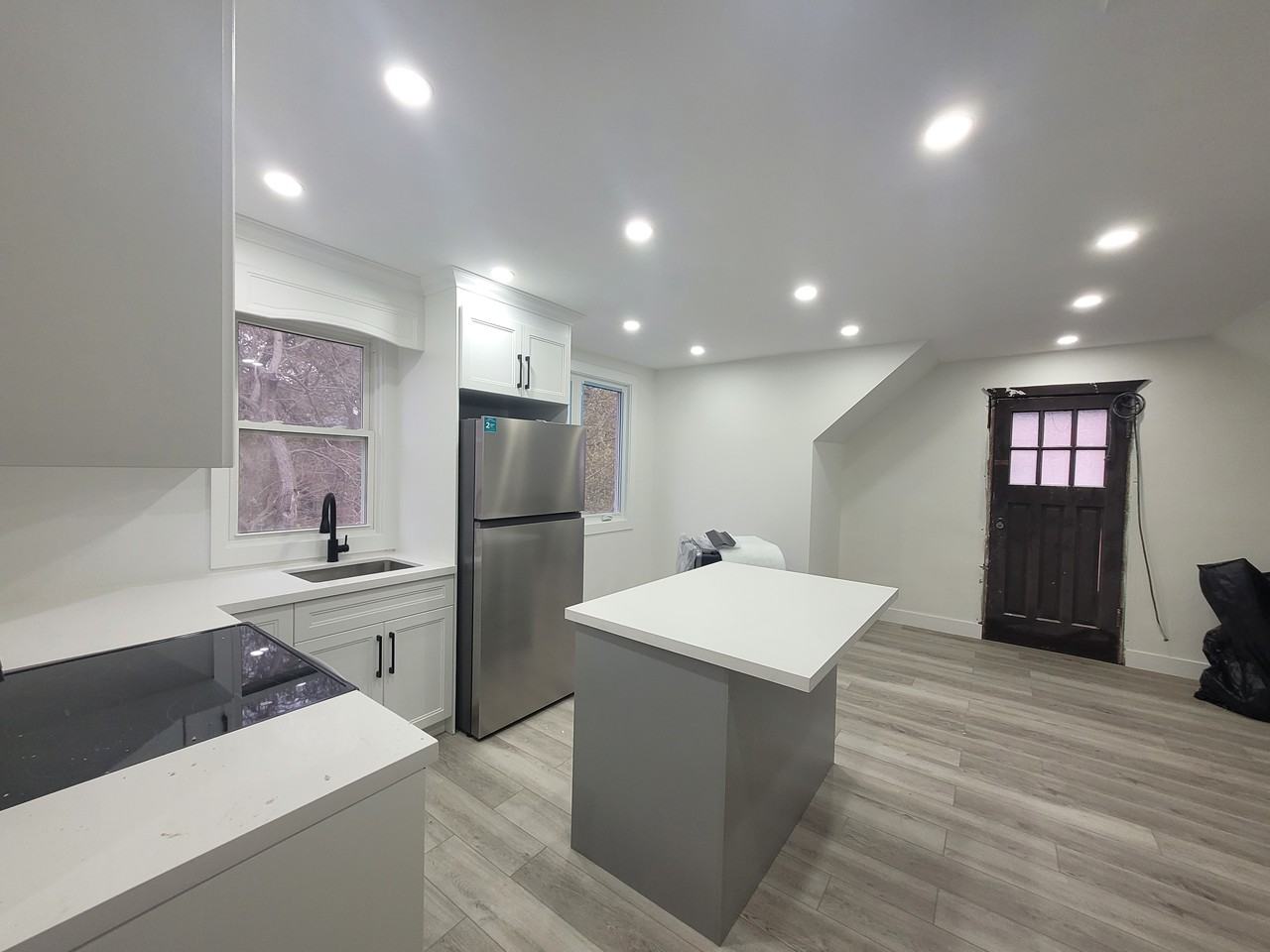 24 Ferrie Street East - Photo 6 of 18