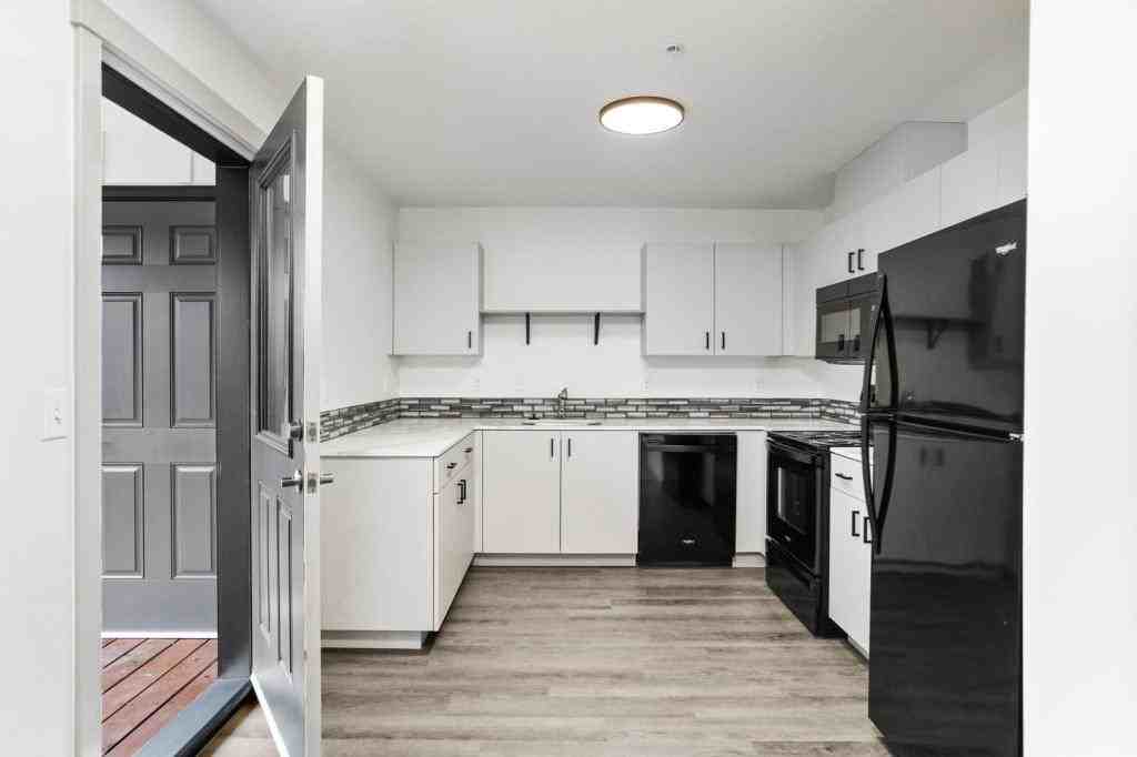 110 S 7th St - Photo 5 of 15