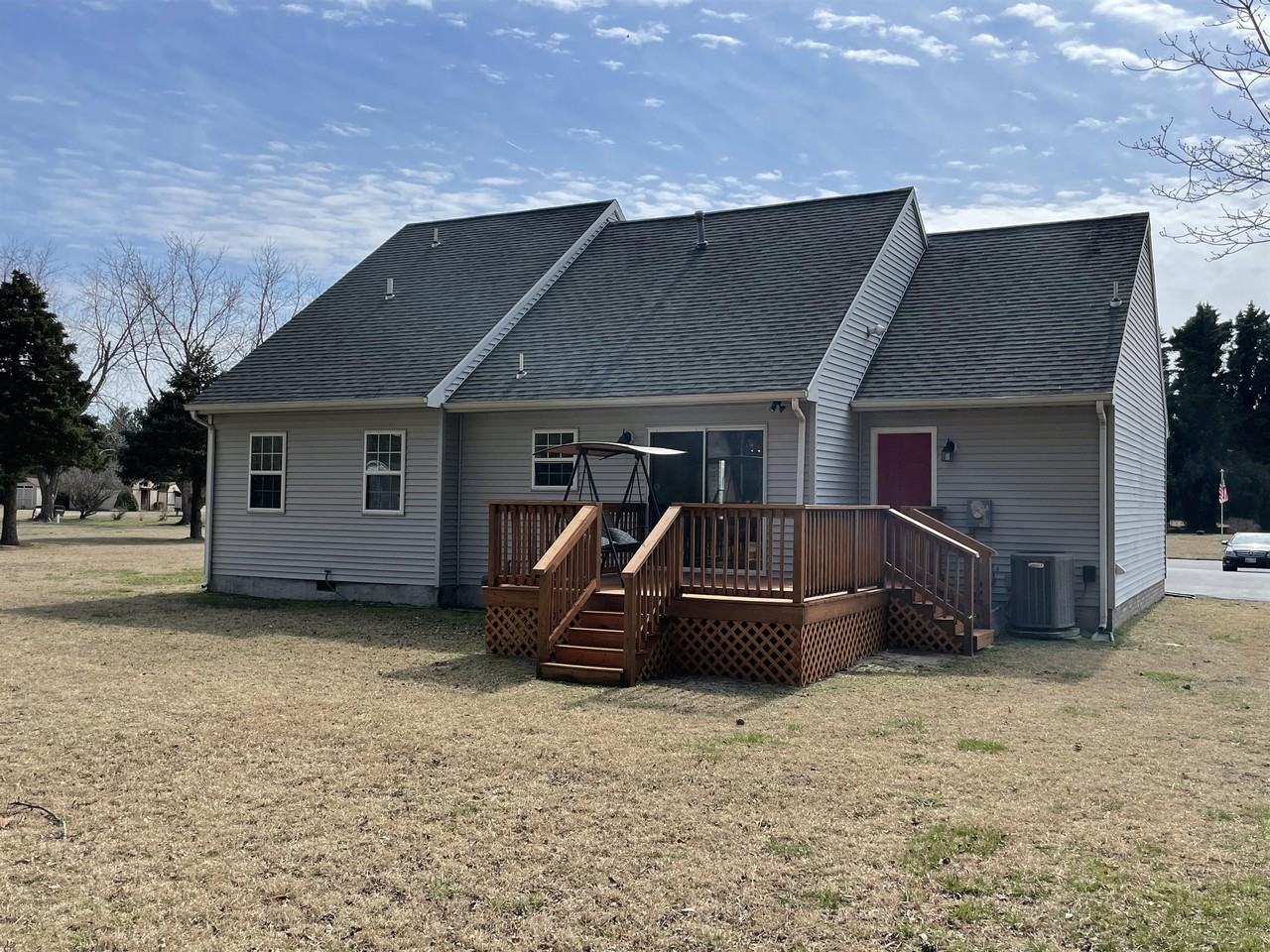 1331 Middle Neck Dr - Photo 2 of 33