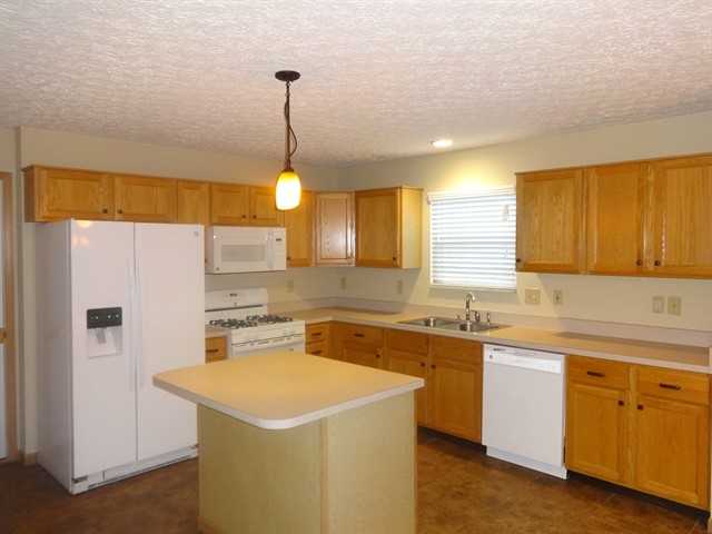 1025 Clifton Chase Dr - Photo 3 of 13