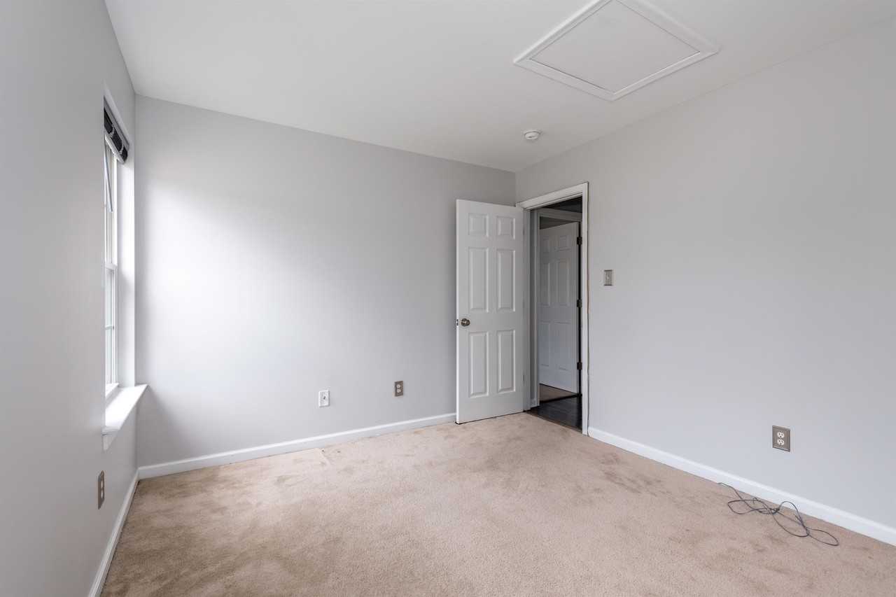 1418 Woodside Ct - Photo 3 of 50