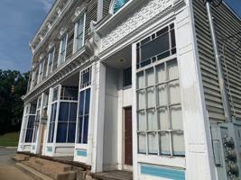 featured image of 2572 Beech Ave