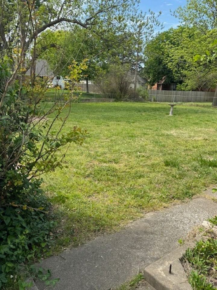 1217 Se Greystone Ave - Photo 3 of 3