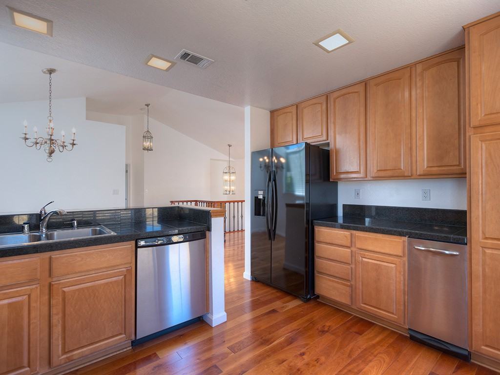 1348 Fountain Springs Cir - Photo 4 of 20