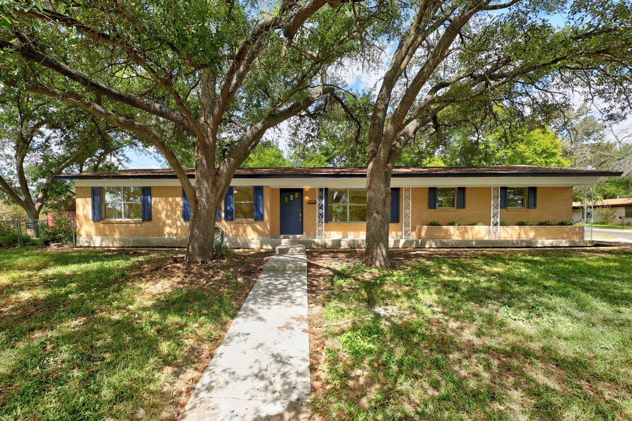 10308 Bluff Bend Dr - Photo 2 of 31