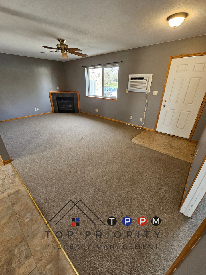 517 Cedar St - Photo 3 of 17