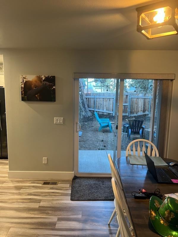 645 Se Reed Market Rd #B - Photo 2 of 9