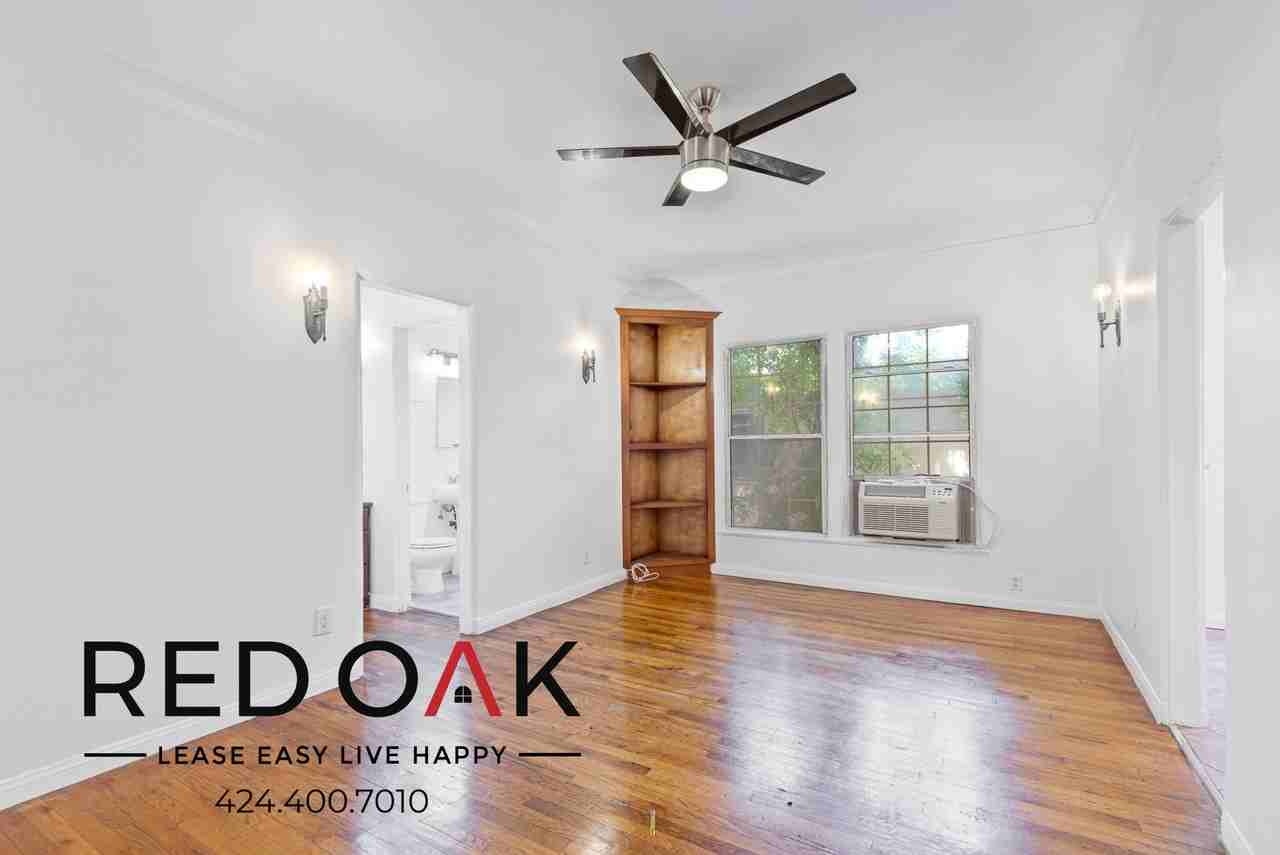 660 S Cochran Ave #206