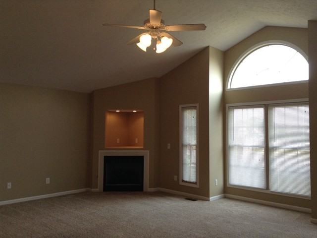 1080 Windsor Crossing - Photo 2 of 12