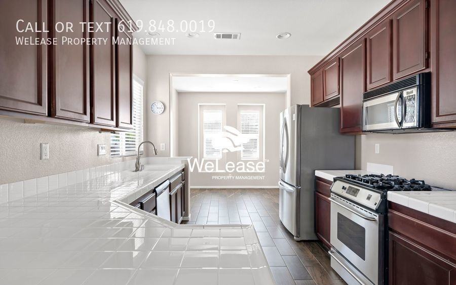 27822 Whisperwood Dr - Photo 2 of 22